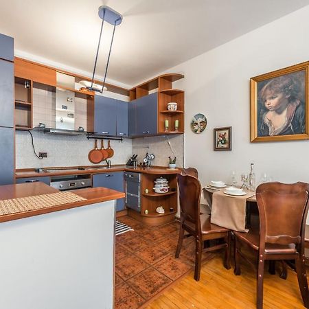Vintage And Warm 2Br Apartament In 티라나 외부 사진
