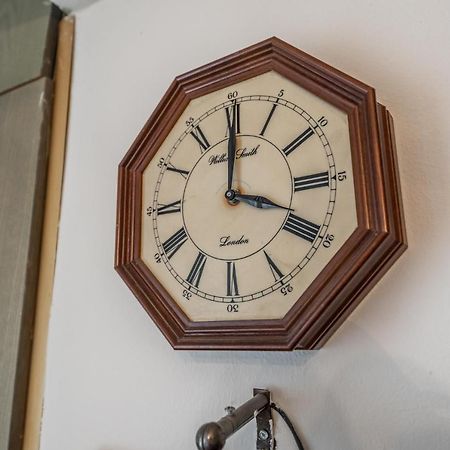 Vintage And Warm 2Br Apartament In 티라나 외부 사진