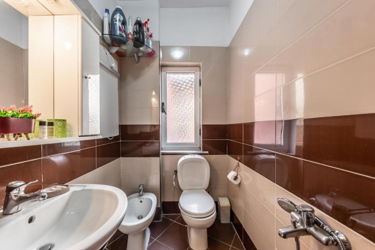 Vintage And Warm 2Br Apartament In 티라나 외부 사진